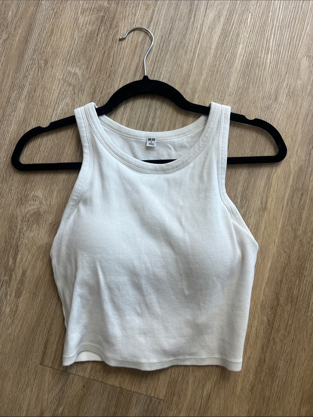 Uniqlo White Ribbed Cropped Tank